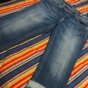 Miss Me Capri Jeans chain can be easily tacked look at pictures details